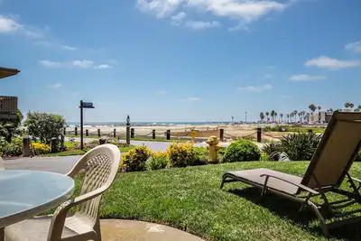 Image de Fabuleux Cottage d'angle avec vue sur l'océan avec patio herbeux, une seule histoire 2 chambres à coucher!