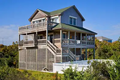 Image de Irresistible Oceanview Home, Waves-Pool, Hot tub, Game Rm, Walk to Barton's Hole