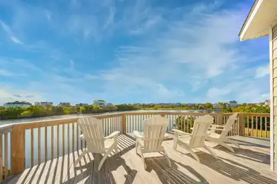 Image de Vues fantastiques! Vue sur la mer dans les vagues avec piscine, bain à remous, salle de jeux, Dog-Friendly