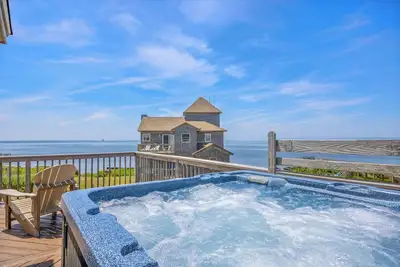 Image de Passez un moment fantastique dans cette maison semi-soundfront, accès direct au son et accès direct au son, bain à remous