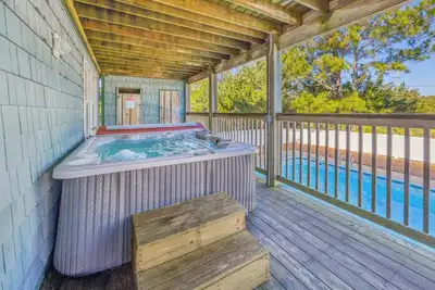 Image de Charmante maison avec vue sur la mer - piscine privée, bain à remous, salle de jeux, petit bar, acceptant les chiens