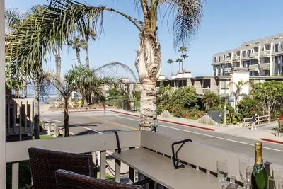 Image de Magnifique remodeler! Vues sur l'océan à partir d'un seul étage 2 Br, 2ba Cottage à Ncv