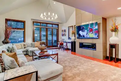 Image de Luxe 5 chambres Ă coucher sur Deer Valley Dr! Toutes les cloches et les sifflets. Super endroit! !