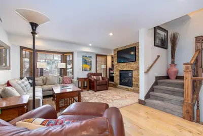 Image de Emplacement d'été génial! Étapes 2 rue principale! Marchez 2 télécabine! Maison privée 5⭐!
