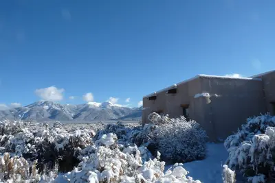 Image de Casa De Luz-1. 3+ Acre-Climatisation-cour clôturée-Hot Tub-Wifi-vue sur la montagne