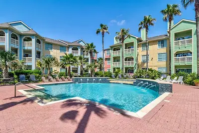 Image de Condo de luxe sur la plage avec vue sur la mer, spacieux, calme, mis Ă jour, 2 piscines du complexe