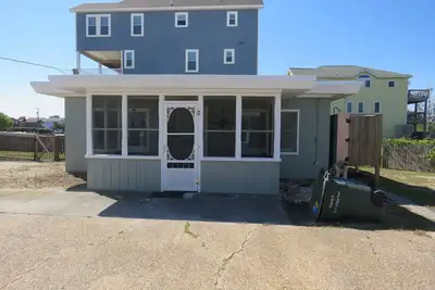Image de Super pour une petite famille! Juste en face de l'océan avec accès à la plage privée