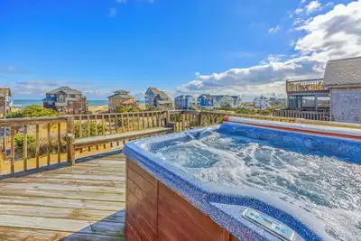 Image de Escapade paisible à Avon-Semi-Oceanfront w \/ Pool, bain à remous, Dog-Friendly w \/ Dog Run