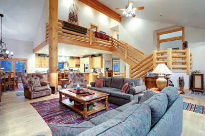 Image de Retraite d'hiver incroyable! Idéal pour les grands groupes! Spa, table de billard! Ez Access!