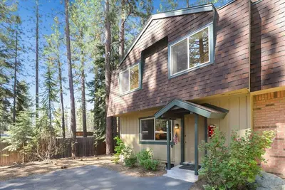 Image de Very Nice lac Clean Forest Glen Townhome Ă la fin de Cul-de-Sac
