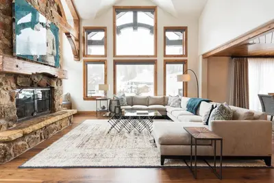 Image de Ski-in ski-out Townhome Deer Valley avec bain à remous privé, centre de fitness partagé et navette gratuite