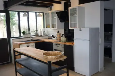 Image de Atelier rénové pour 6 personnes avec piscine chauffée commune à Semur en Auxois