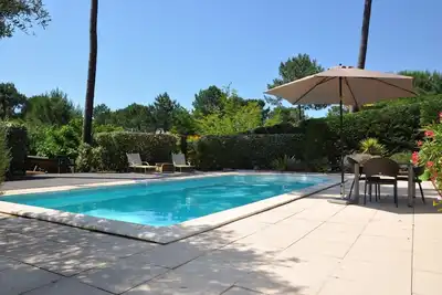 Image de Villa récente avec piscine dans un complexe résidentiel - 322