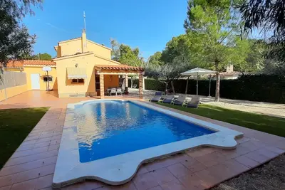 Image de Belle villa avec piscine privée, jardin, pour 9 personnes, climatisation, wifi