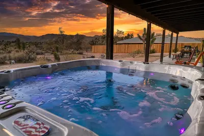 Image de Vues panoramiques et bain à remous! Joshua Tree Sunset Vista