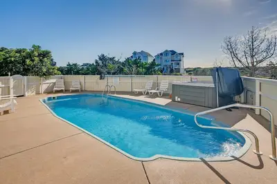 Image de Dog-Friendly Semi-Oceanfront Retreat - Piscine, bain Ă remous, salle de jeux, promenade de la plage