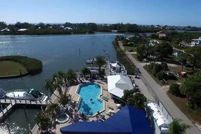 Image de Ce super petit condo charmant a une vue magnifique sur la voie navigable! A1113mb