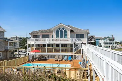 Image de Beach Boys: maison au bord de l'oc��an avec piscine privée chauffée, bain à remous et salle de jeux avec table de billard