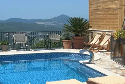 Image de Villa de luxe Nikoleta avec piscine privée et vue sur la baie de Boka pour 12 personnes