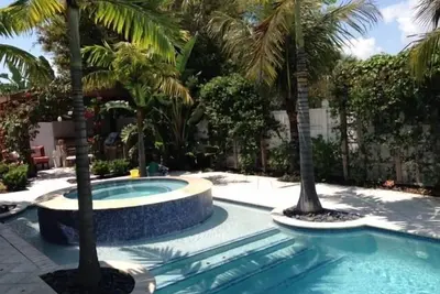 Image de Private 4 bedroom Pool Home 500 mètres de la belle plage! ! 8 personnes
