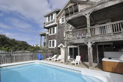 Image de Curlew's Call: Dog friendly, familial, piscine privée, bain à remous, salle de jeux avec table de billard