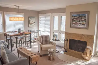 Image de Cottonwood, une chambre, avec de superbes vues et accès à la piscine du Sun Valley Resort