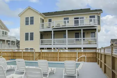 Image de Critic's Choice: Accès direct à la plage à moins de 20 mètres! Animaux acceptés, piscine privée et bain à remous