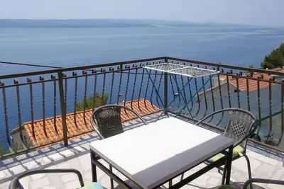 Appartement de deux chambres avec la terrasse et la vue sur le mer Pisak, Omis (A-1011-d)