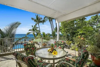 Image de Ocean Front Condo idéalement situ�� avec des vues incroyables et Ac