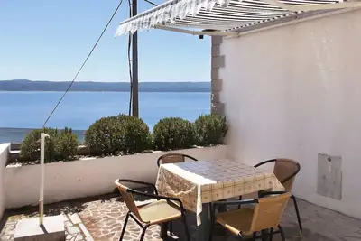Appartement de deux chambres avec la terrasse et la vue sur le mer Pisak, Omis (A-1011-a)