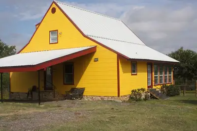 Image de Texas Country Get Away près de tous, animaux de compagnie, cour fermée, pâturages et plus