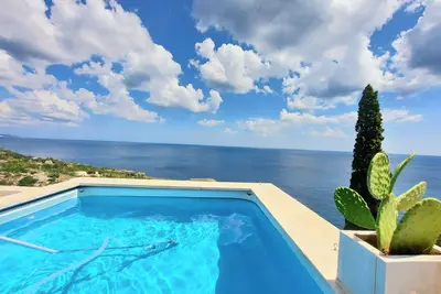 Image de Tournesol Dans La Villa Bay - La Villa Dans Le Ruisseau