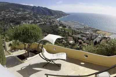 Image de Villa authentique d'exception, terrasses avec jacuzzi vue féérique sur mer