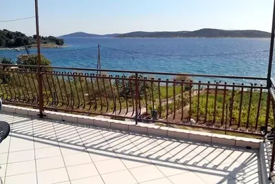 Image de Appartement d'une chambre prés de la plage Sepurine, Prvic (A-4238-a)