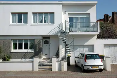 Image de Agréable maison avec terrasse à 300 m de la plage de sable fin. . .