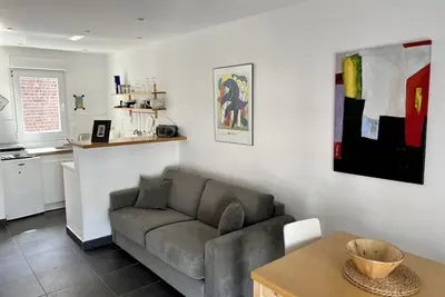 Image de Studio confortable avec terrasse situé à 300 m de la plage de sable fin. . .