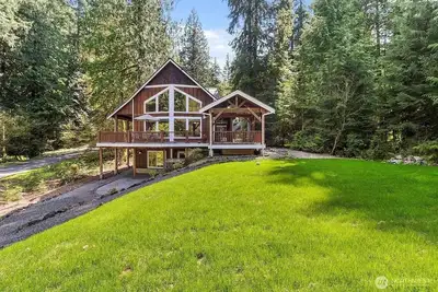 Image de Chalet de montagne de luxe - 3 étages spacieux, bain à remous, billard