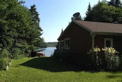 Image de Magnifique chalet au bord du lac, à 1 heure au nord de Montréal