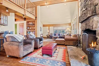 Image de Rmr: Maison exceptionnelle de 5 chambres à coucher dans le village de Teton! Spa privé, Fun gratuit!