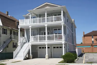 Image de 2 pâtés de maisons de la plage et de la promenade, belle maison de plage pour votre famille!