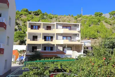 Appartement d'une chambre avec le balcon et la vue sur le mer Duce, Omis (A-12687-a)