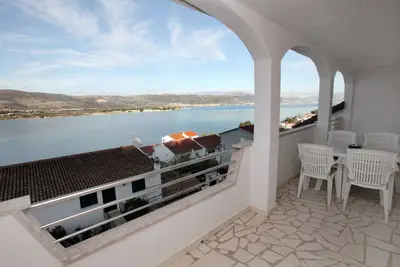 Image de Appartement de deux chambres avec le balcon et la vue sur le mer Mastrinka, Ciovo (A-4648-d)