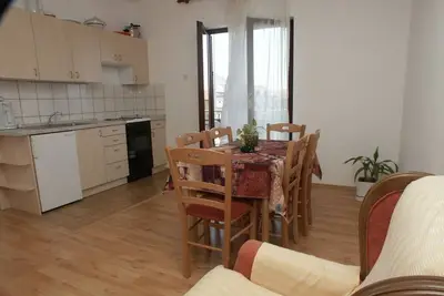 Image de Appartement de deux chambres avec la terrasse et la vue sur le mer Selce, Crikvenica (A-2404-b)