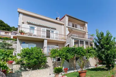 Appartement de deux chambres avec le balcon et la vue sur le mer Rab (A-14120-c)