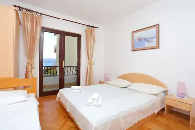 Appartement de trois chambres avec la terrasse et la vue sur le mer Duce, Omis (A-12687-b)