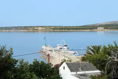 Image de Appartement de deux chambres avec la terrasse et la vue sur le mer Kosljun, Pag (A-3321-a)