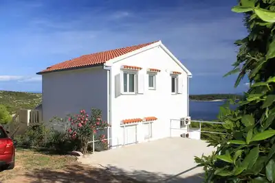 Image de Appartement de deux chambres avec la terrasse et la vue sur le mer Brgujac, Vis (A-8919-a)