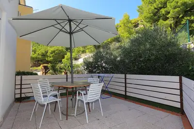 Garçonnière avec la terrasse Duce, Omis (As-12687-a)