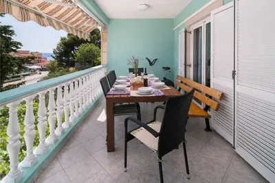 Image de Appartement de quatre chambres avec la terrasse et la vue sur le mer Stanici, Omis (A-2819-d)