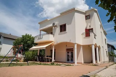 Image de Appartement de deux chambres avec la terrasse et la vue sur le mer Sukosan, Zadar (A-12313-b)